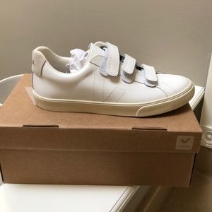 Brand New Veja Velcro sneaker women’s size 38